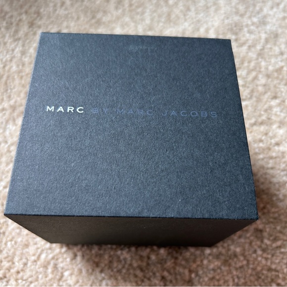 NWT. Rose Gold Marc by Marc Jacobs Watch - Picture 3 of 6